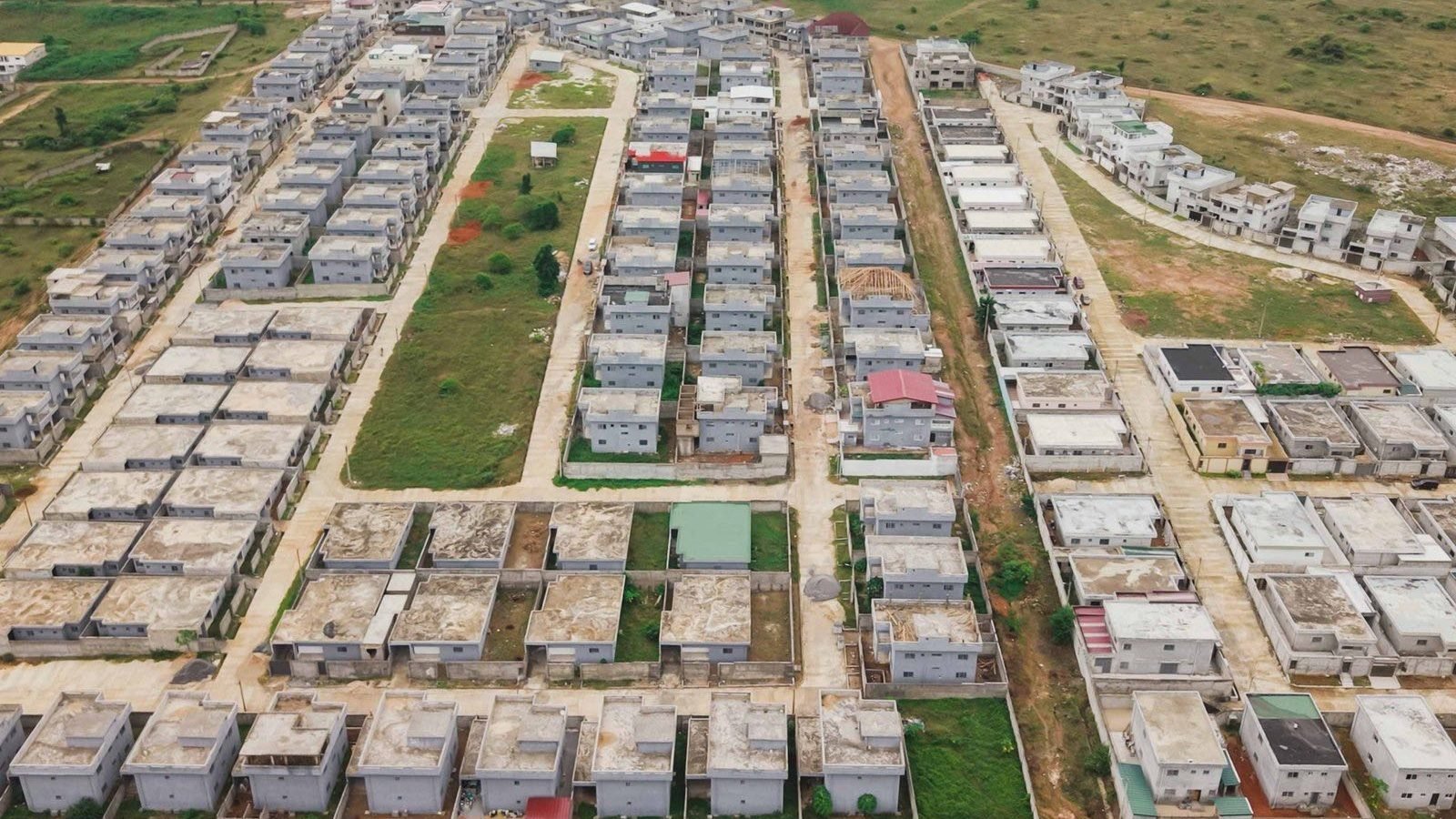 Vue aérienne de la Cité Préfectorale à Bingerville
