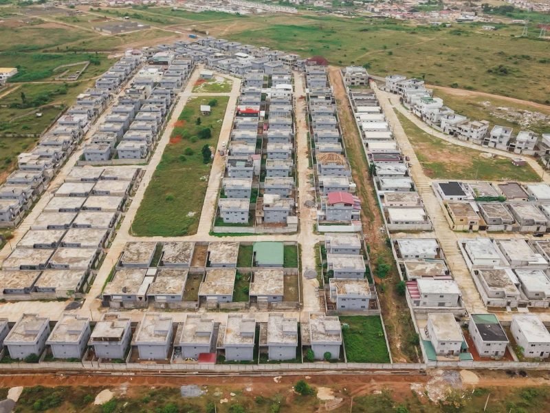 Vue aérienne de la Cité Préfectorale à Bingerville