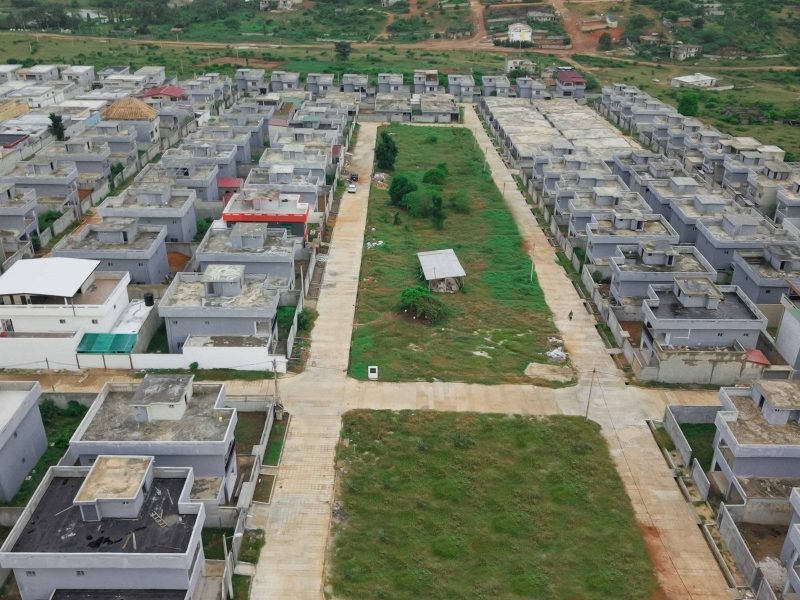 Vue aérienne de la Cité Préfectorale à Bingerville